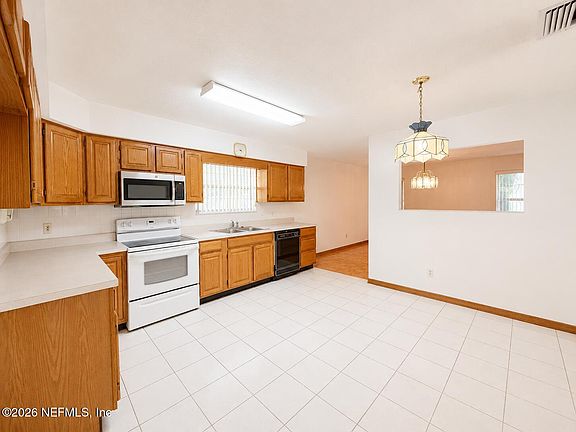5th image of 6 SURFCREST Street