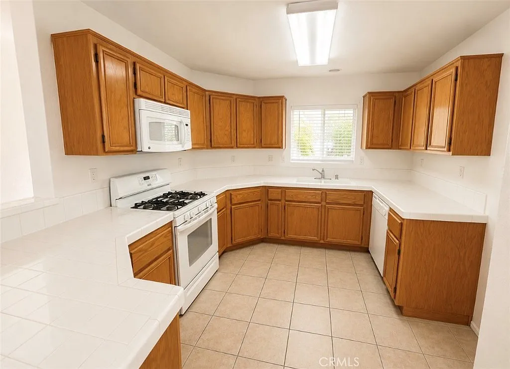 3 bed, 1342 sqft, $3,000 — Photo 2