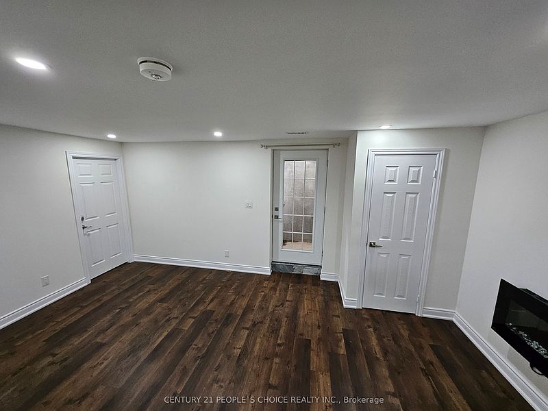 Kitchener House for rent - 2 Bedrooms — photo 6