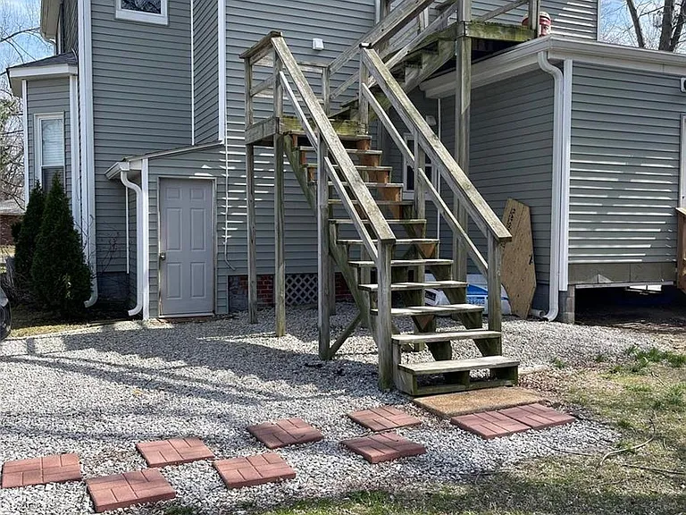 319 N Hesperia St #B — Photo 2