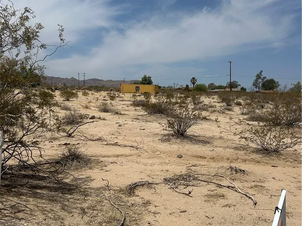 6424 Canyon Rd, Twentynine Palms, CA 92277