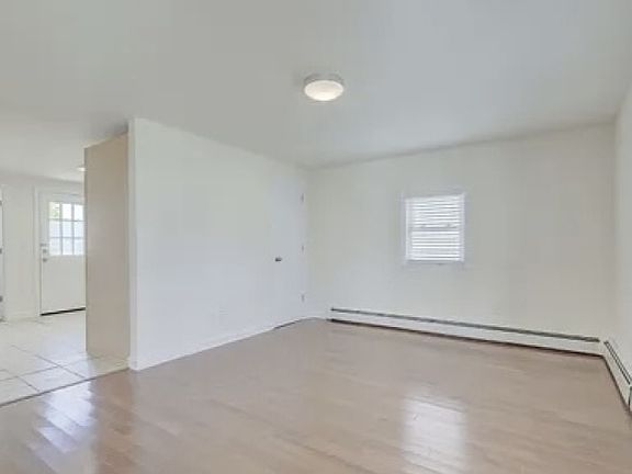 5th image of 443 Downer St