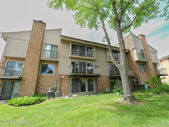 2nd image of 804 S Oak Brook Ridge Dr #149