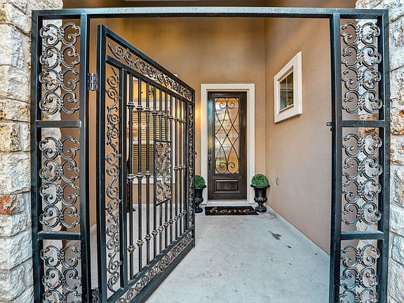 3rd image of 4521 Pyrenees Pass