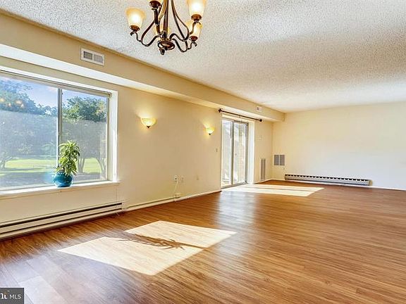 5th image of 15121 Glade Dr #13-1C