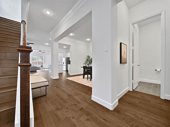 5th image of 819 W 20th St