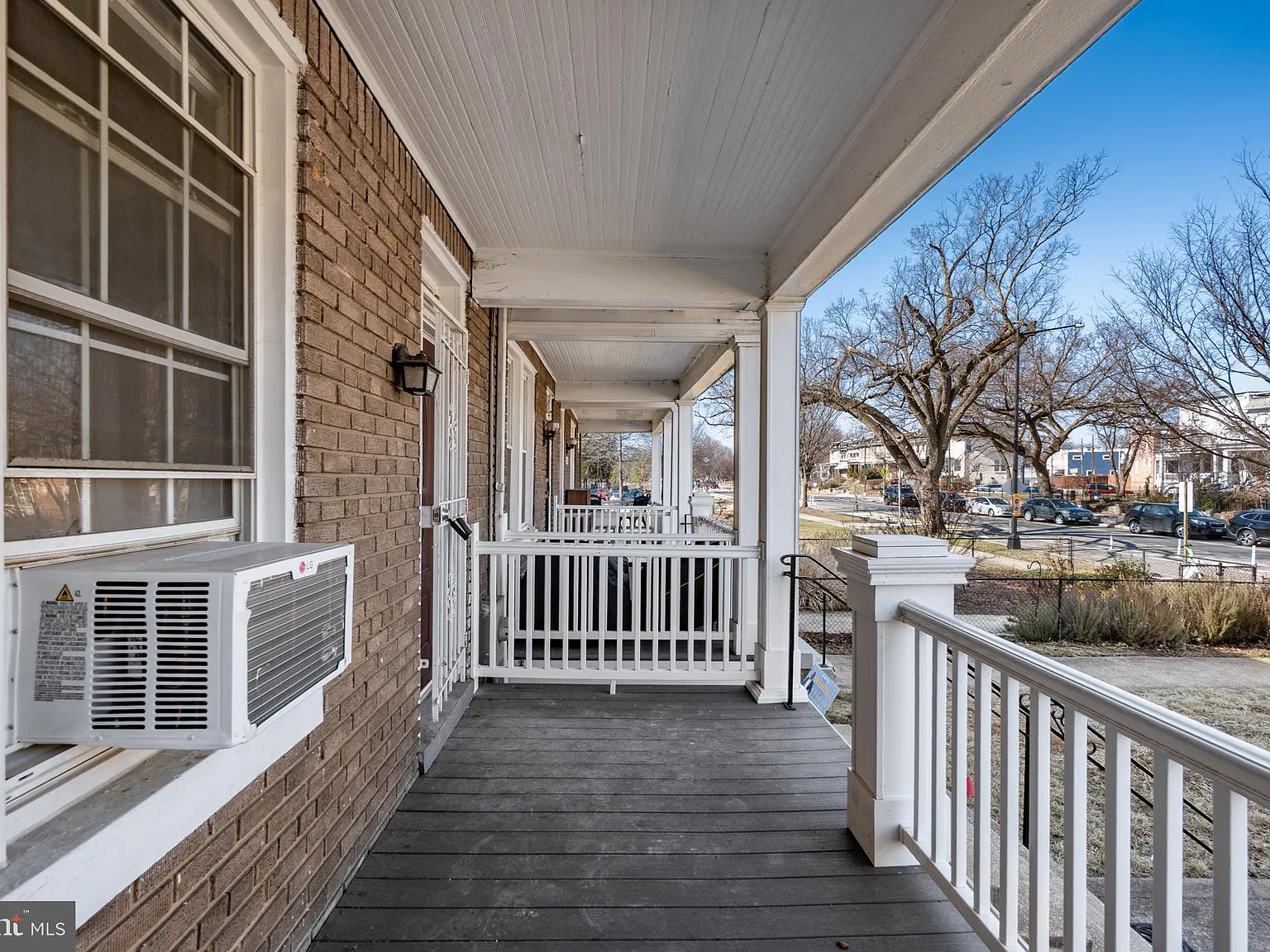 3 bed, 1.5 bath, 1598 sqft, $4,000 — Photo 2
