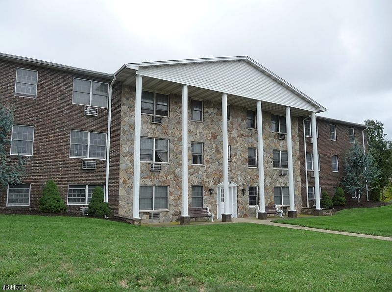2nd image of 37 E Main St APT 4