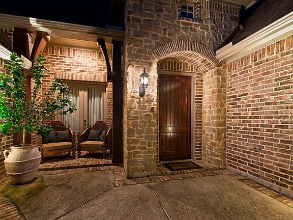 3rd image of 190 Oarwood Pl