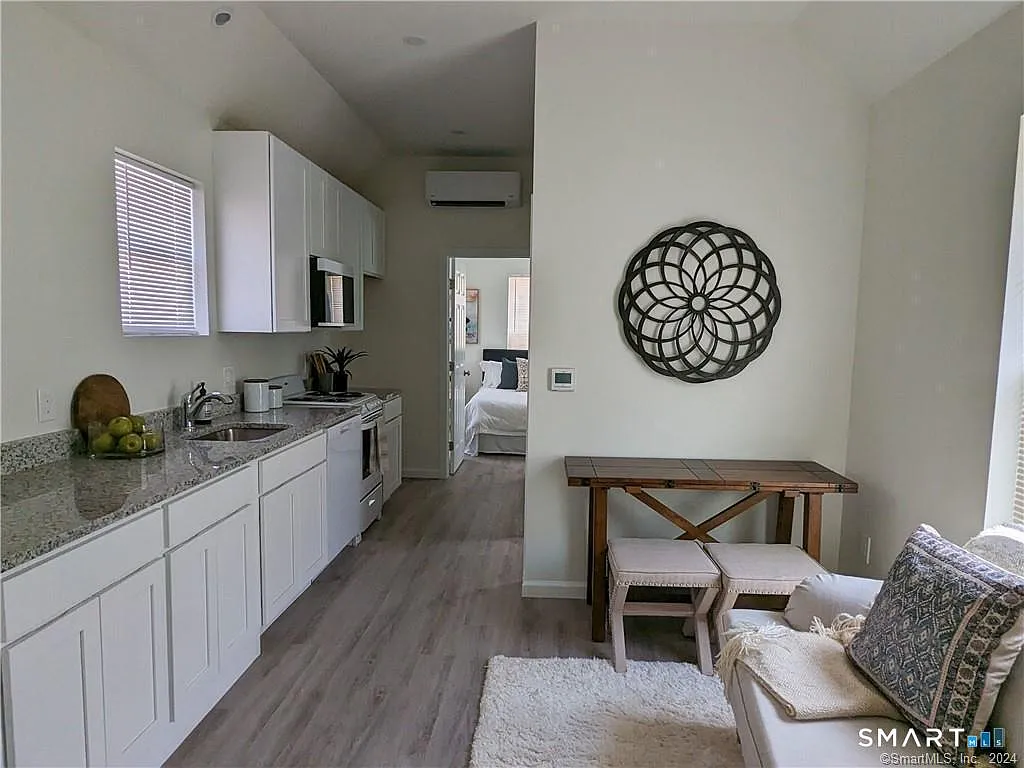 2 bed, 1.0 bath, 500 sqft, $1,650 — Photo 4