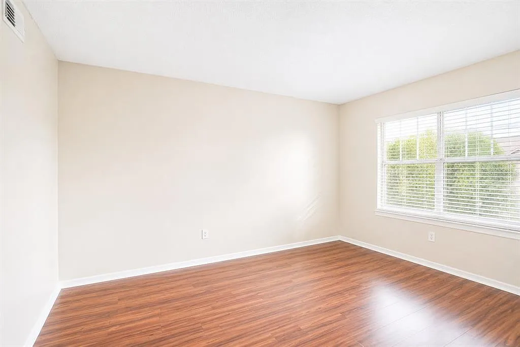 2 bed, 2.0 bath, 1026 sqft, $1,650 — Photo 4