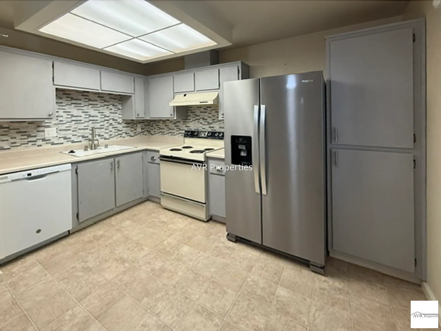 2 bed, 2.0 bath, 842 sqft, $2,550 — Photo 2