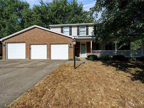 2nd image of 389 Allanhurst Ave