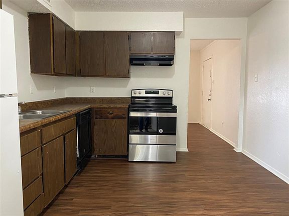 4th image of 702 N Pecan St APT B