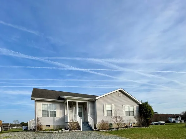 2201 Yardarm Dr, Greenbackville, VA 23356