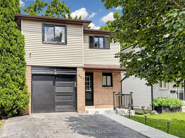 207 Hickling Trl, Barrie, ON L4M 5W6