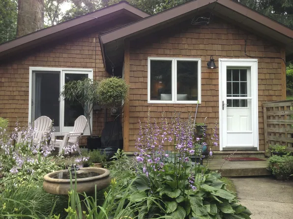 422 Jumonville Rd, Hopwood, PA 15445