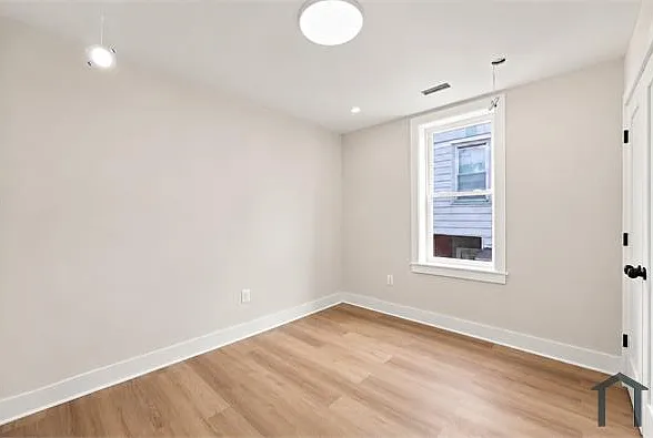 6211 Larchwood Ave — Photo 7