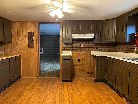 2nd image of 1355 Custus St