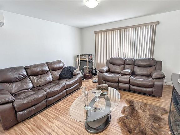 3rd image of 927 Victoria Ave #925