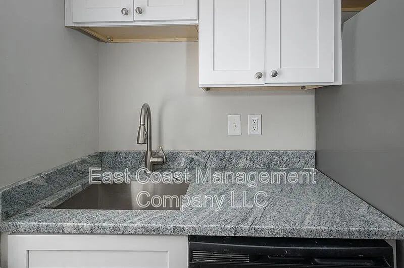 2 bed, 1.0 bath, $1,325 — Photo 4