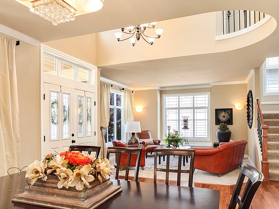 Dining room to living room