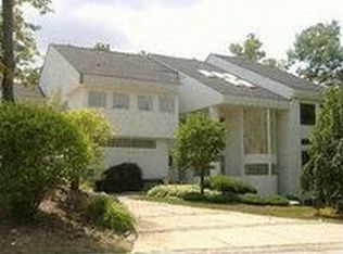6052 Oak Trl, West Bloomfield, MI 48322