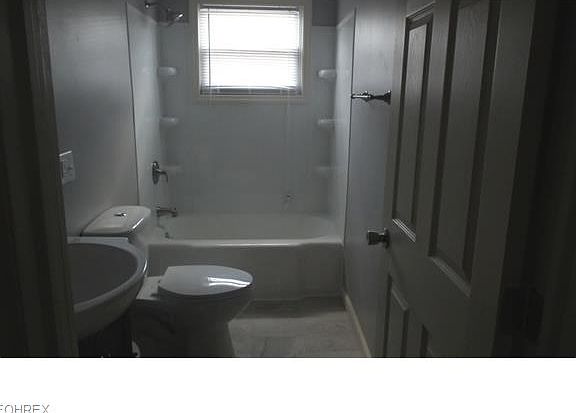 5th image of 3985 Grand Ave