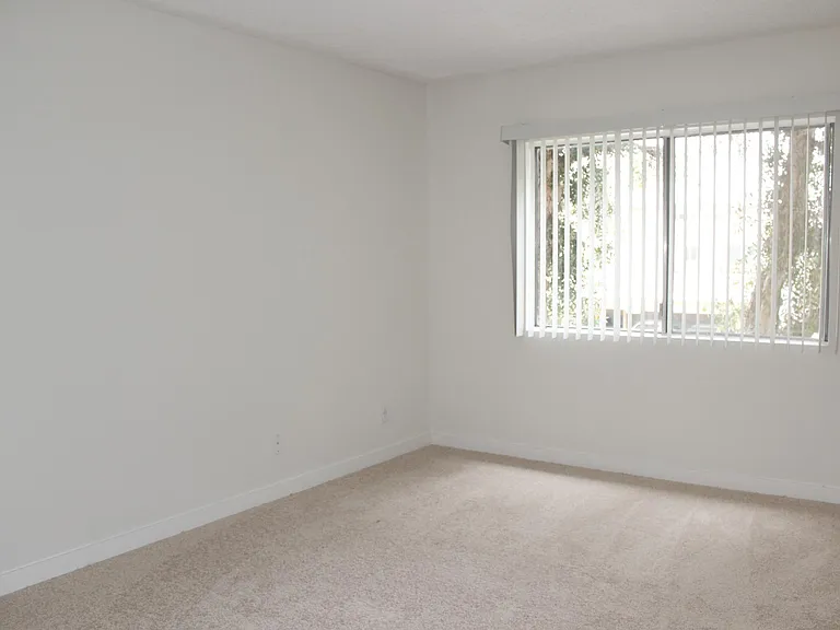 Kiowa Apartments — Photo 13