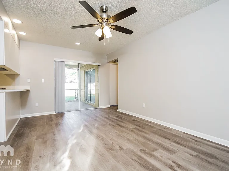 3929 Oak Hammock Dr — Photo 6