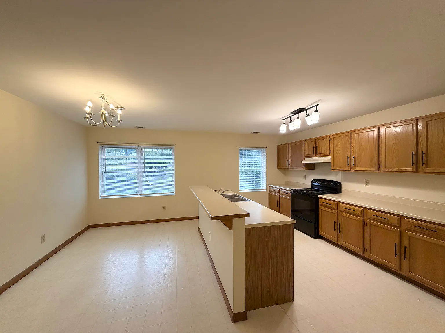 3 bed, 1558 sqft, $1,800 — Photo 3