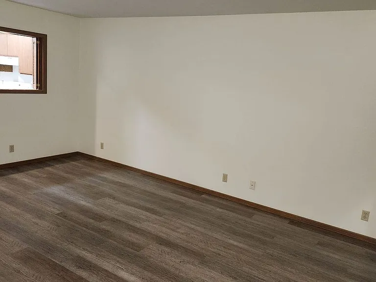 2502 Sessions St — Photo 9