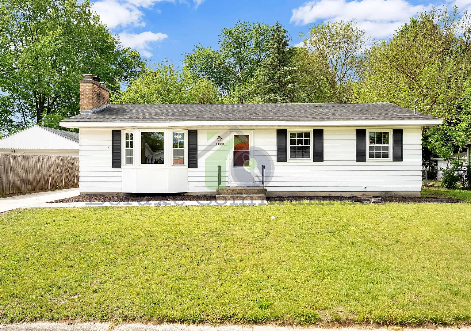 Charming 3 Bedroom 1.5 Bath — Photo 4