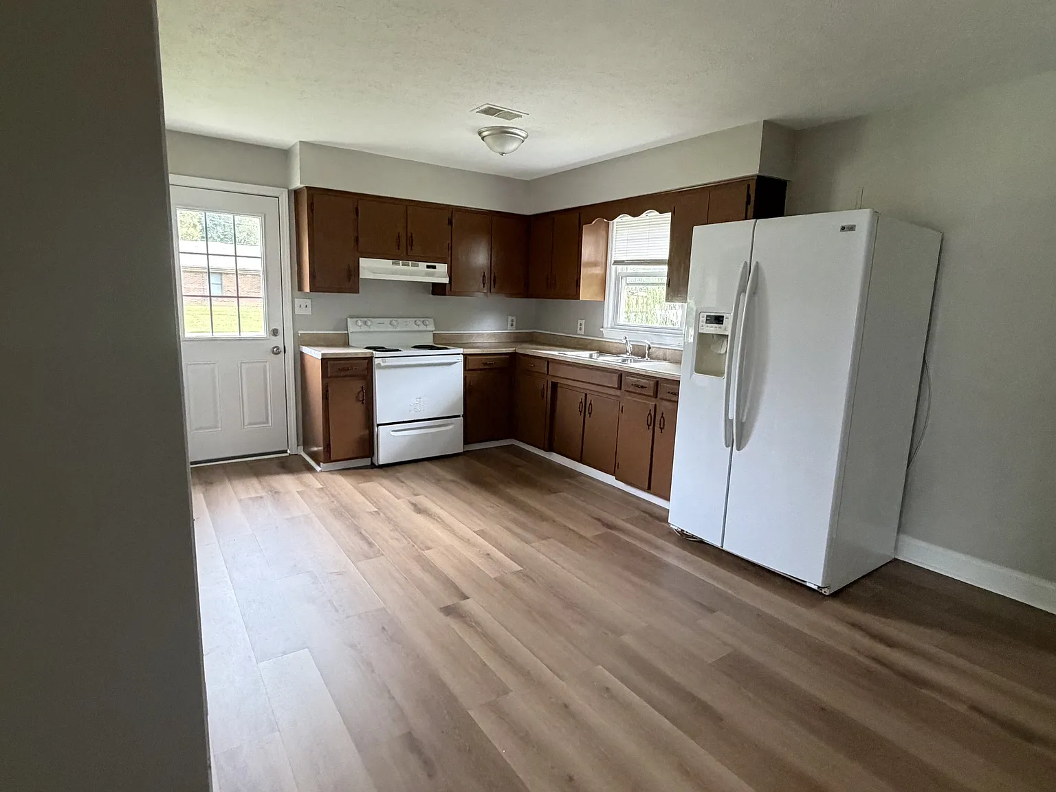 104 Robin Drive - 1 — Photo 3