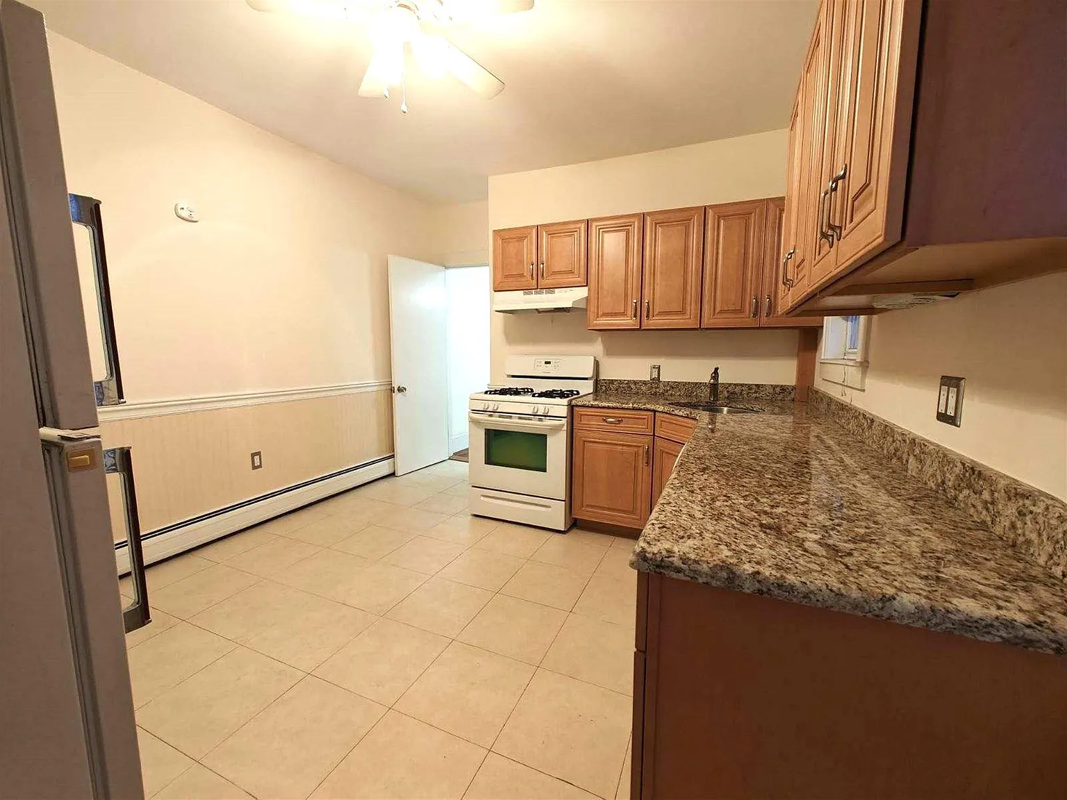 4 bed, 1300 sqft, $3,200 — Photo 2