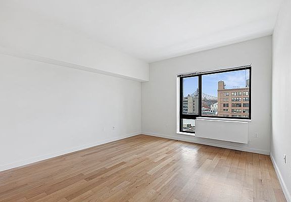 4th image of 44-72 11th St #B606