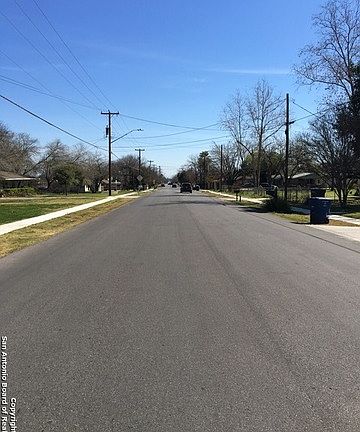 3rd image of 1221 W Villaret Blvd