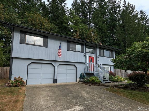3rd image of 100 NE Riverhill Ln