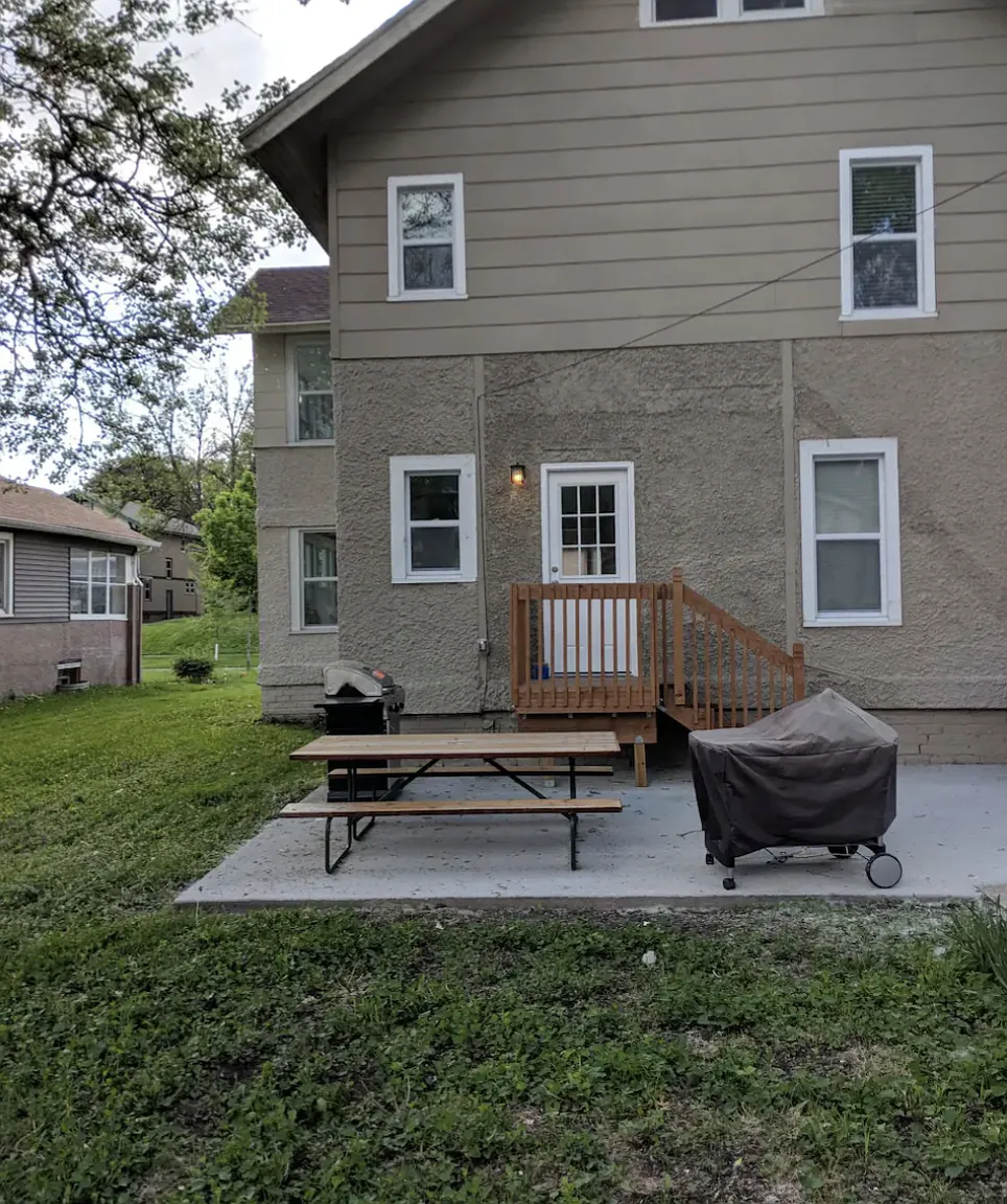 4 bed, 2364 sqft, $2,200 — Photo 2