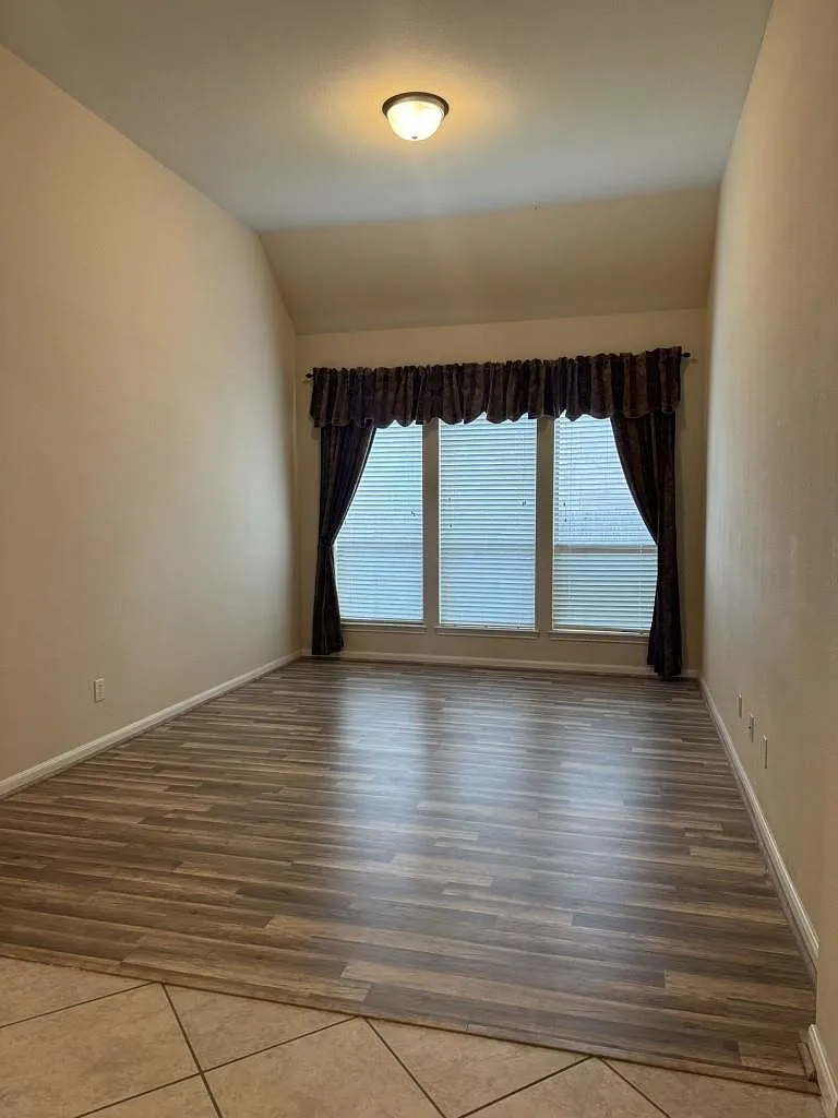4 bed, 3.0 bath, 2907 sqft, $2,800 — Photo 2