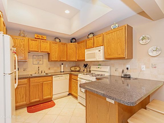 4th image of 602 Aerie Way