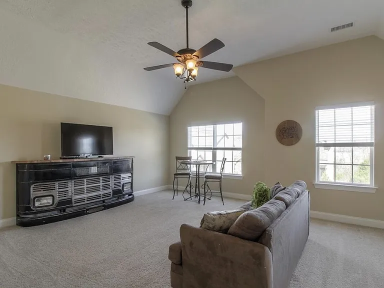 7913 Kirkfield Dr — Photo 23