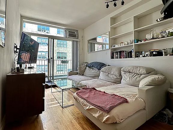 2nd image of 65 W 85th St #4C