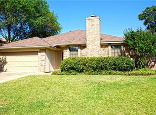 1909 Ridge Oak St, Fort Worth, TX 76112