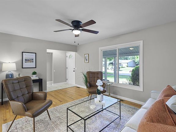 3rd image of 2385 Belfast Dr