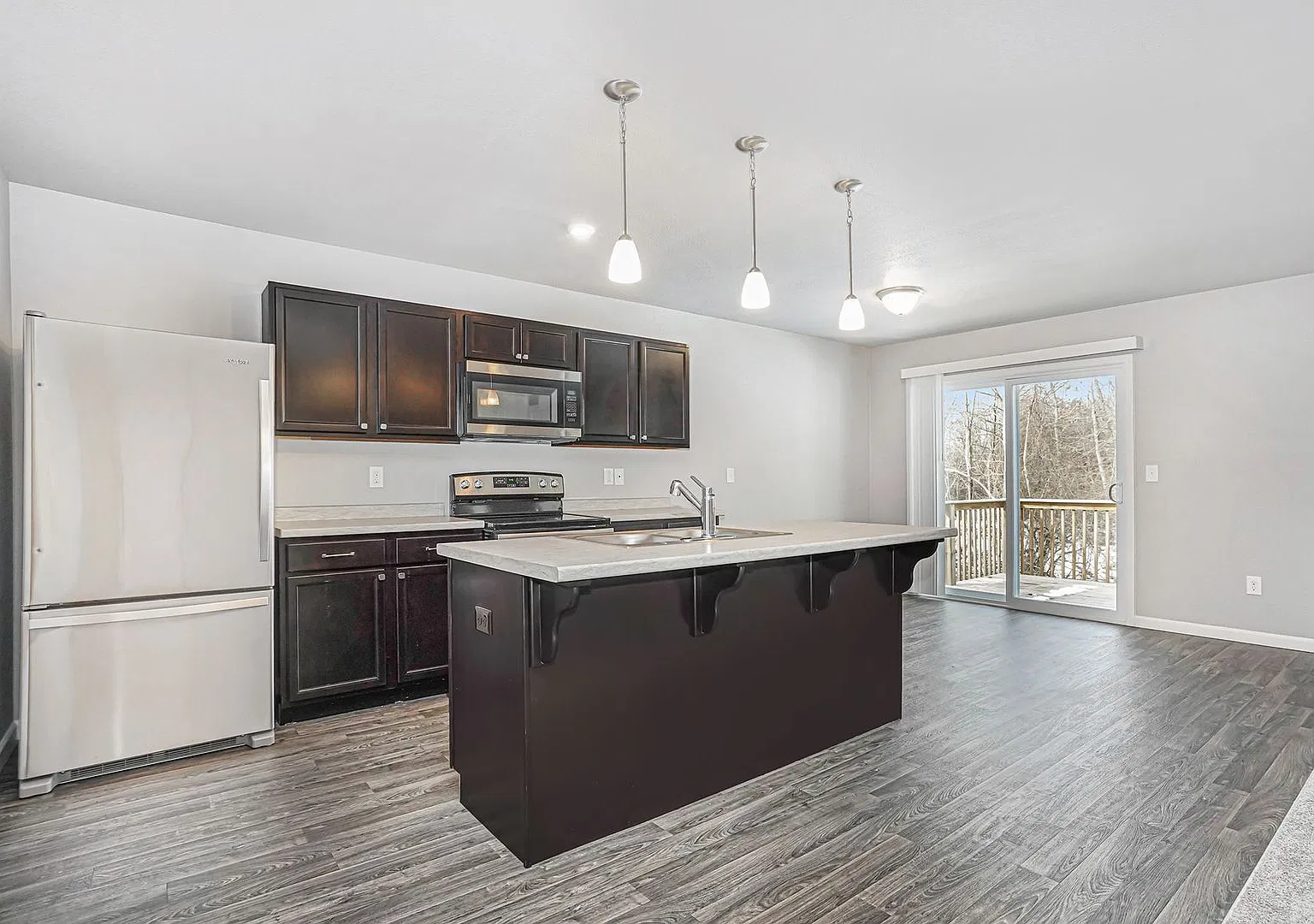 1 Month FREE Rent! Applied to Your First Full Month. Terms & Conditions Apply. — Photo 4