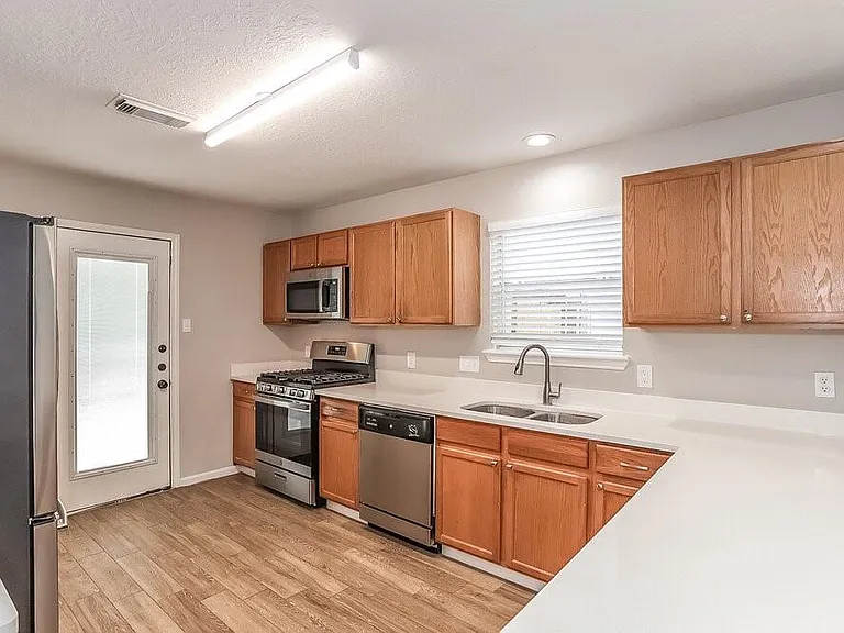 10518 Southway Bend Ln — Photo 9