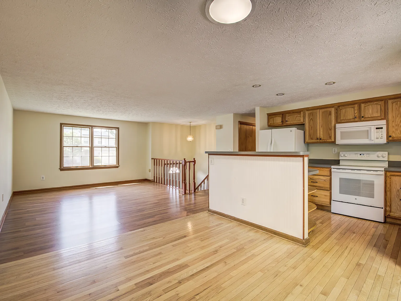 4 bed, 2003 sqft, $2,900 — Photo 2