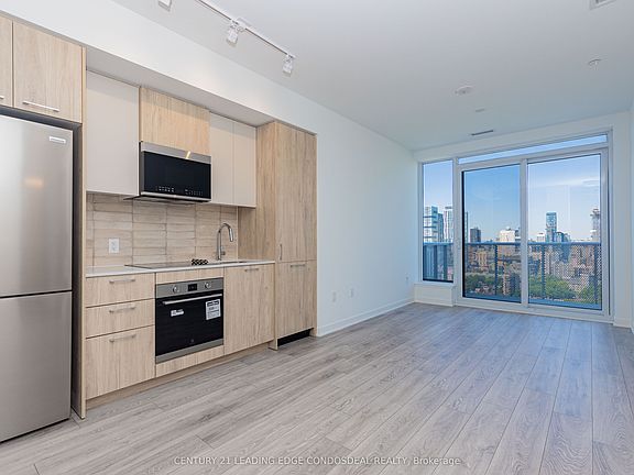 2nd image of 10 Oak St #2507