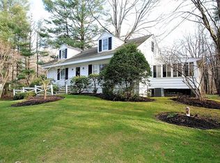 569 Solon Rd, Bentleyville, OH 44022